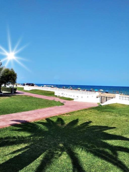 LA NARANJAA primera linea de PLAYA con WIFI y PARKING GRATIS Dénia Esterno foto