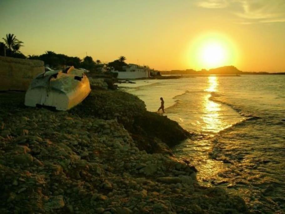 LA NARANJAA primera linea de PLAYA con WIFI y PARKING GRATIS Dénia Esterno foto
