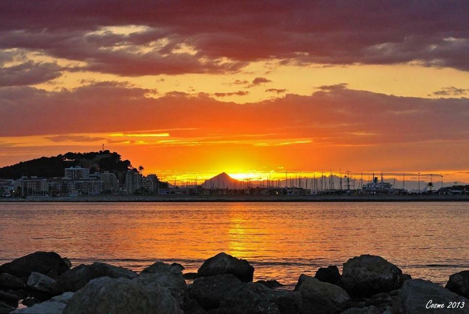 LA NARANJAA primera linea de PLAYA con WIFI y PARKING GRATIS Dénia Esterno foto
